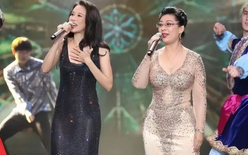 Nữ ca sĩ gạo cội diện đầm ôm sát cơ thể, ngoại hình tuổi 72 khiến khán giả ngỡ ngàng