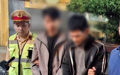 2 thanh niên có biểu hiện bất thường lúc đêm muộn, Công an kiểm tra liền phát hiện điều ngờ