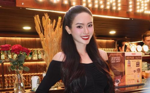 Túi xách 12 triệu của Á hậu Thúy Quỳnh