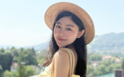 Phong cách thời trang tiểu thư của Lọ Lem nhà Quyền Linh