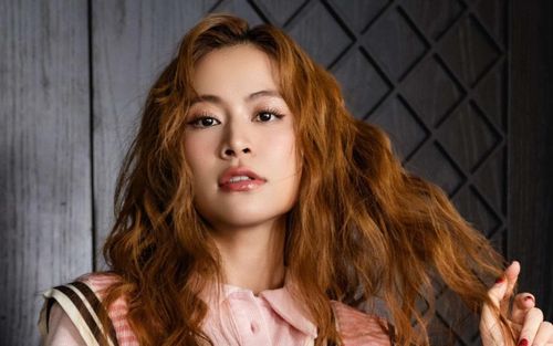 Điện thoại 7 triệu của Hoàng Thùy Linh