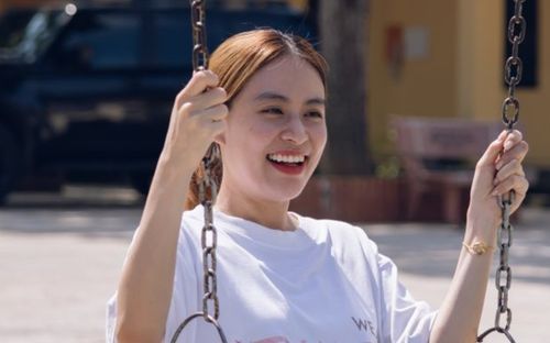 Đồng hồ 9 chữ số của Hoàng Thùy Linh