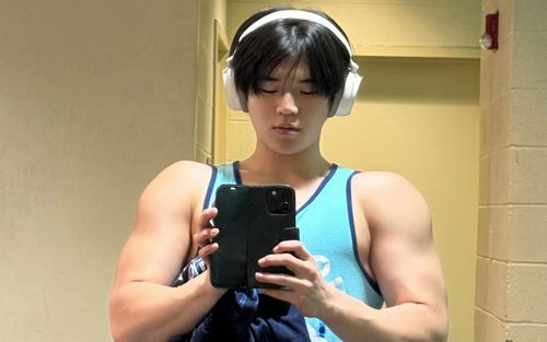 Con trai 19 tuổi của nam ca sĩ nổi tiếng 'gây sốc' với hình ảnh cơ bắp cuồn cuộn