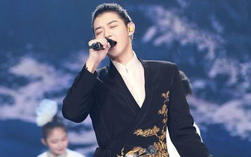 Nam ca sĩ rút khỏi showbiz vì bị bạn gái cũ đòi hơn 30 tỷ đồng, giờ sống ra sao?