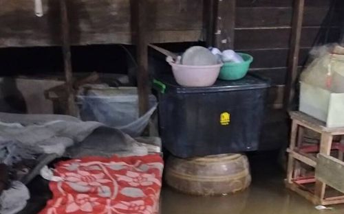 Nước lũ tràn vào nhà, người đàn ông 53 tuổi đang ngủ bị chết đuối