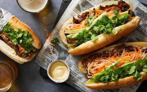 Loại bánh rẻ bèo ở Việt Nam tiếp tục được vinh danh là món bánh kẹp ngon nhất thế giới