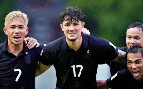 Tuyển Thái Lan khiến cả châu Á ngả mũ với chiến thắng 4-0