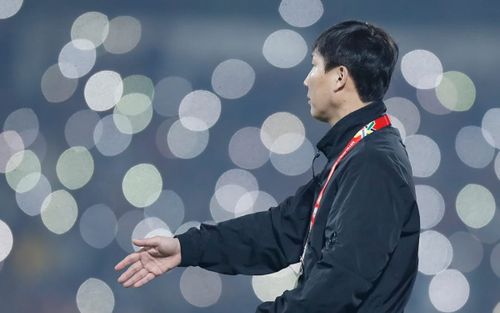 Tin tối 20/11: HLV Kim Sang Sik tạm chia tay tuyển Việt Nam để đấu Malaysia