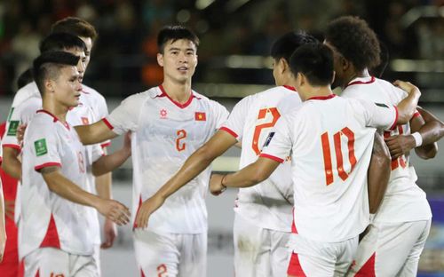 Tuyển Việt Nam bay cao khi Malaysia thua trắng 5 trận