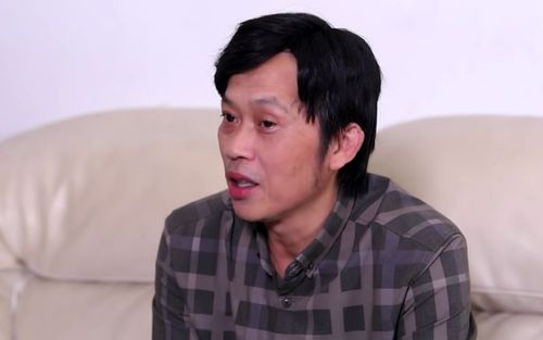 Hoài Linh dùng chiếc điện thoại giá 7 chữ số