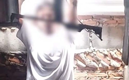 Người đàn ông nổi điên vì vợ cũ không chịu quay lại, cắn cả cảnh sát can ngăn