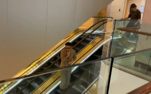 Tạ Đình Phong hiếm hoi lộ diện cùng con trai Tạ Chấn Hiên, thái độ gây xôn xao