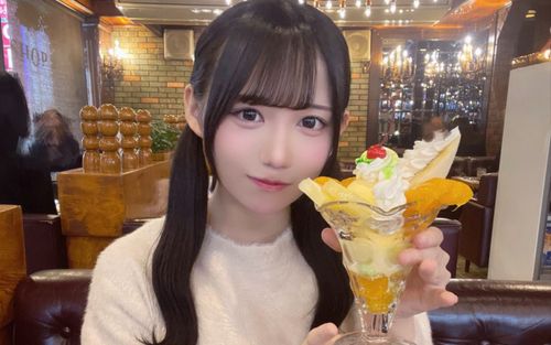 Nữ ca sĩ 17 tuổi 'bay màu' sự nghiệp vì một bức ảnh gây xôn xao dư luận