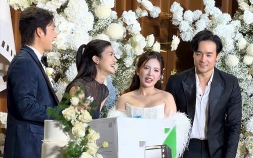 Nữ diễn viên Vbiz được vợ chồng Đình Tú tặng quà 'khủng' khi đi ăn cưới