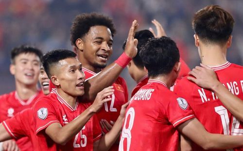 HLV Kim Sang Sik trước nỗi lo bị Malaysia loại sớm