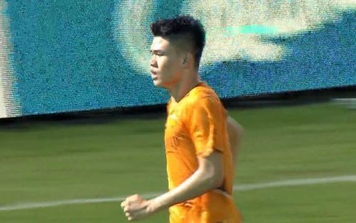 Trung vệ 18 tuổi ghi bàn phút 100, HAGL thoát thua ngoạn mục