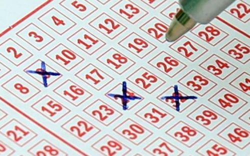 Trúng vé số độc đắc hơn 40 tỷ đồng, cặp vợ chồng dọn đồ đạc và rời khỏi nhà trong đêm