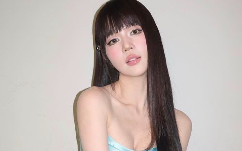 Ngọc Trinh hoá nàng thơ trong chiếc đầm hoa, để lộ chi tiết gây chú ý