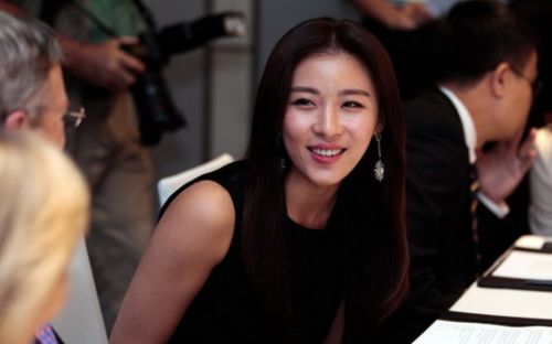 Nữ diễn viên nổi tiếng showbiz vừa 'chốt lãi' 152 tỷ nhờ bán bán biệt thự