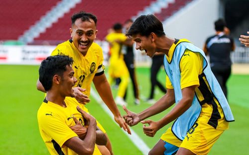 CĐV Indonesia phản ứng mạnh mẽ khi Malaysia đi tiếp