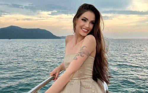 Loạt ảnh đời thường của tân Miss Charm xinh đẹp cao 1m82