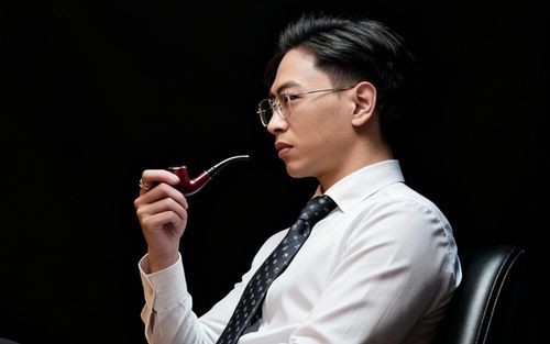 Món phụ kiện 1 triệu đồng gắn với hình ảnh 'Tổng tài' Nguyễn Văn Thiên