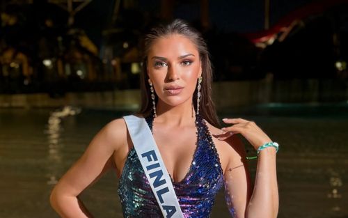 Một hoa hậu bị tước vương miện sau khi lộ ảnh trong quá khứ