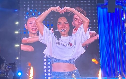 Trực tiếp live concert của Mỹ Tâm tại Hà Nội: 'Siêu hit' Ước Gì vang lên đầy cảm xúc, pháo hoa mãn nhãn kết thúc live concert lịch sử của Vpop!