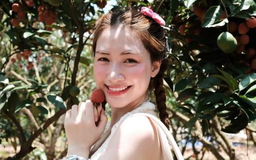 Bí quyết trị mụn giá 100 nghìn của Hòa Minzy