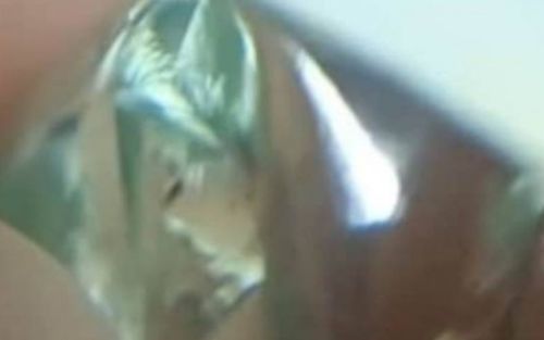 Hai người bạn thân đào đất tìm thấy viên kim cương trị giá hơn 1,7 tỷ đồng, tiết lộ mục đích sử dụng số tiền