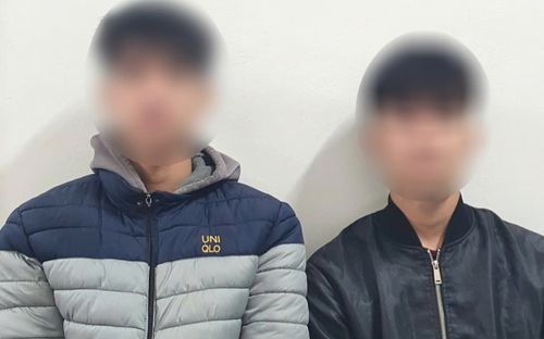 Phanh phui bí mật đáng xấu hổ của 2 thanh niên lúc đêm muộn