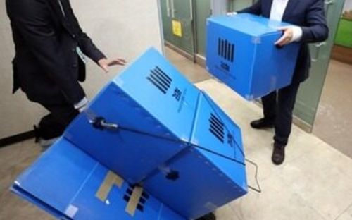 Cảnh sát khám xét nhà riêng của 'ông trùm showbiz'