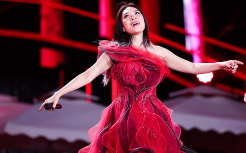 Một khán giả bật khóc trong live concert Mỹ Tâm, lý do khiến nhiều người đồng cảm