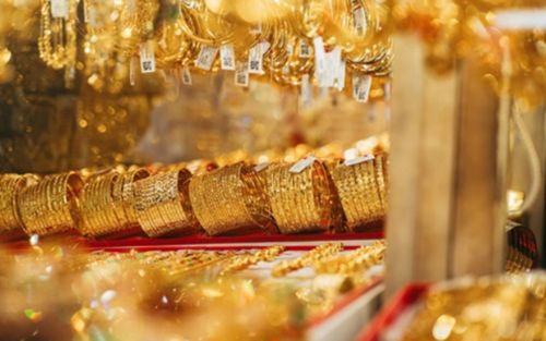 Tin tài chính hôm nay 19/12: Giá vàng neo cao, USD giảm trên thị trường tự do