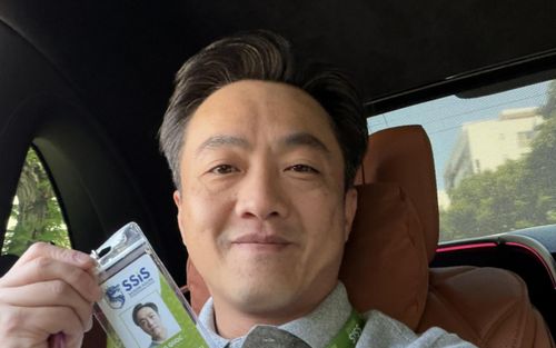 Chiếc xe hơn 15 tỷ Cường Đô La sử dụng đi làm