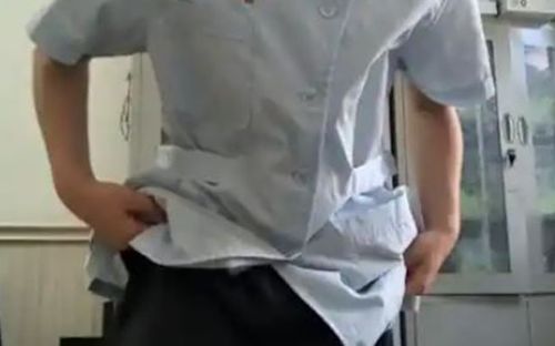 Nữ điều dưỡng bị quay lén cảnh thay đồ, danh tính thủ phạm gây phẫn nộ