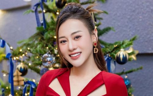 Đôi bông tai vàng của Phương Oanh