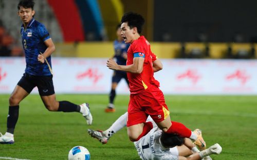 AFC gọi tên tiền đạo Đình Bắc