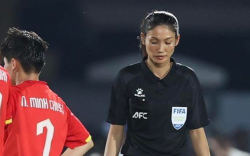 Cái giá đắt cho nữ trọng tài Lào khiến Việt Nam thua Philippines