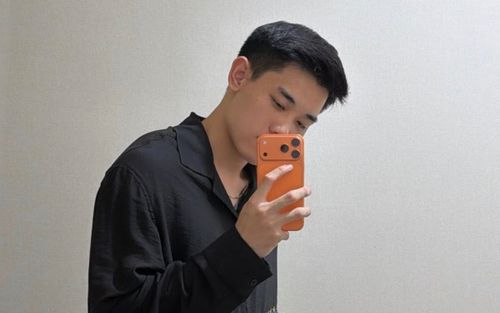 Chiếc điện thoại 8 chữ số của tiền đạo Đình Bắc