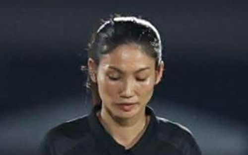 Điện thoại 1 triệu của nữ trọng tài Lào