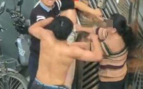 Mẹ và con trai bắt tại trận người cha ngoại tình, danh tính cô nhân tình 'gây sốc'