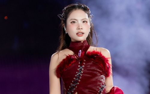 Danh tính người đàn ông đứng sau màn 'lên đồng' của Phương Mỹ Chi