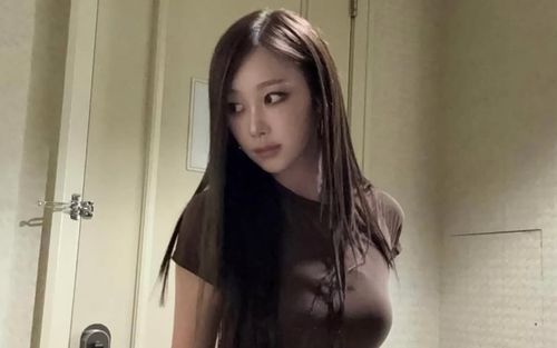 Nữ ca sĩ 2k2 gây tranh cãi vì thái độ 'lơ đẹp' Jennie (BLACKPINK)