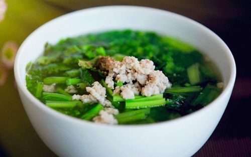 Nữ kế toán 27 tuổi mắc ung thư dạ dày, bác sĩ chỉ lý do từ 2 món mà nhiều người hay ăn