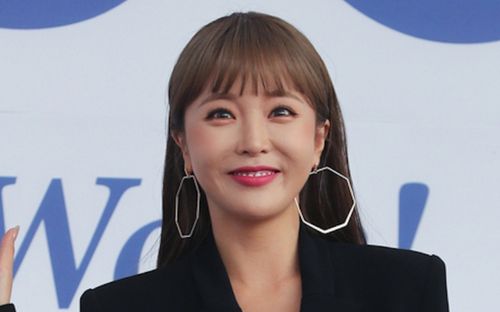 Hong Jin Young phủ nhận cáo buộc liên quan đến 'dì tiêm chích'