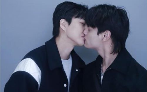 Nam ca sĩ gây xôn xao khi công khai người yêu đồng giới