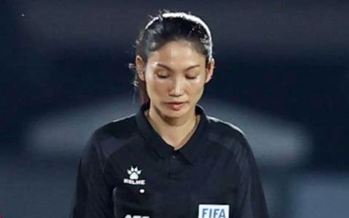 CĐV Lào phản ứng mạnh khi trọng tài Lào giữ đẳng FIFA