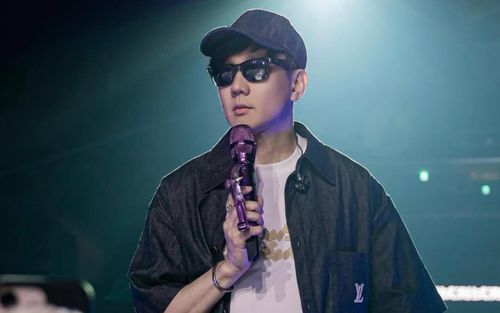 Xôn xao nam ca sĩ có giá cát xê gần 20 tỷ đồng, danh tính chẳng xa lạ