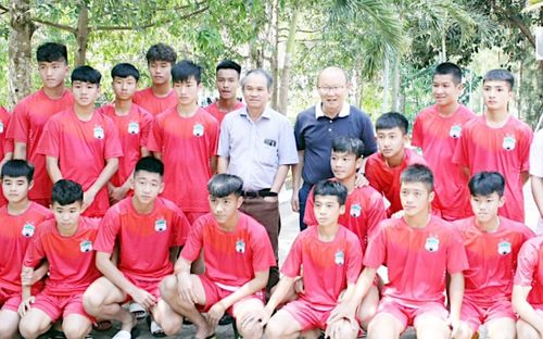 Bầu Đức và hành trình của những nhà vô địch SEA Games 33